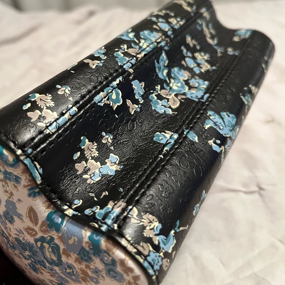 Floral LV Twist - Picture 7 of 7